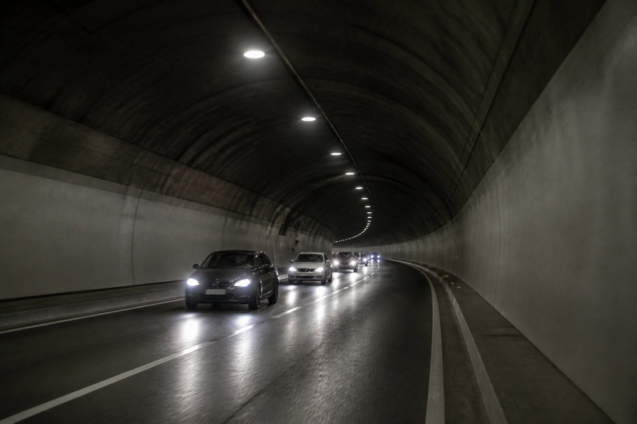 Jazda w tunelach i na odcinkach z ograniczeniami: zasady
